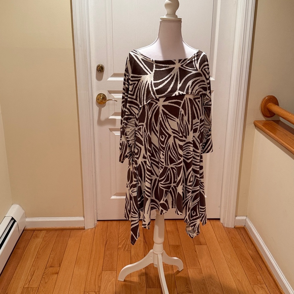 IC byConnie Brown and Cream Patterned Tunic/ Dress sleeveless with poncho on top